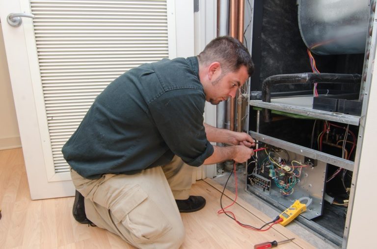 Keep these 4 things in mind before hiring an HVAC contractor