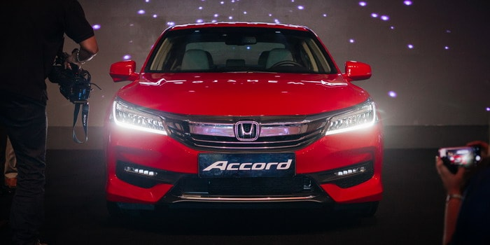 Comparing the Honda Accord vs Honda Fit