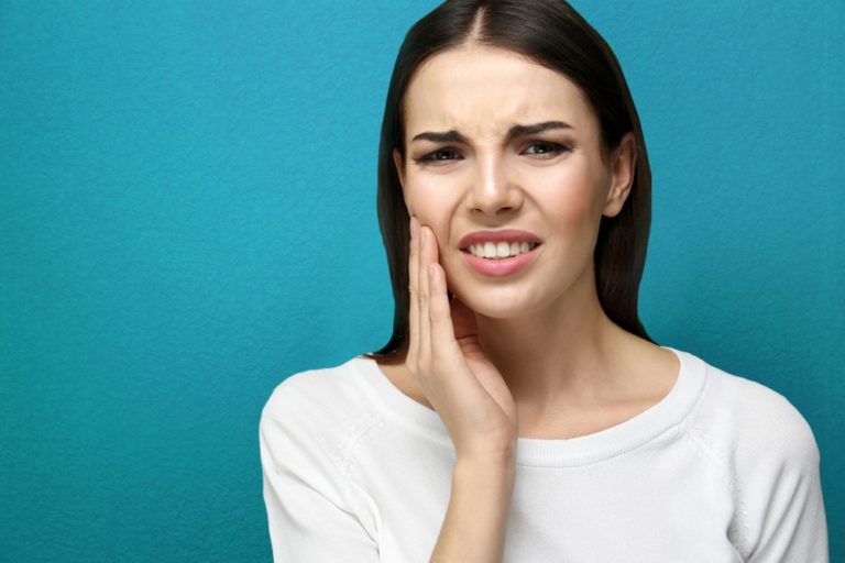 What causes tooth pain?